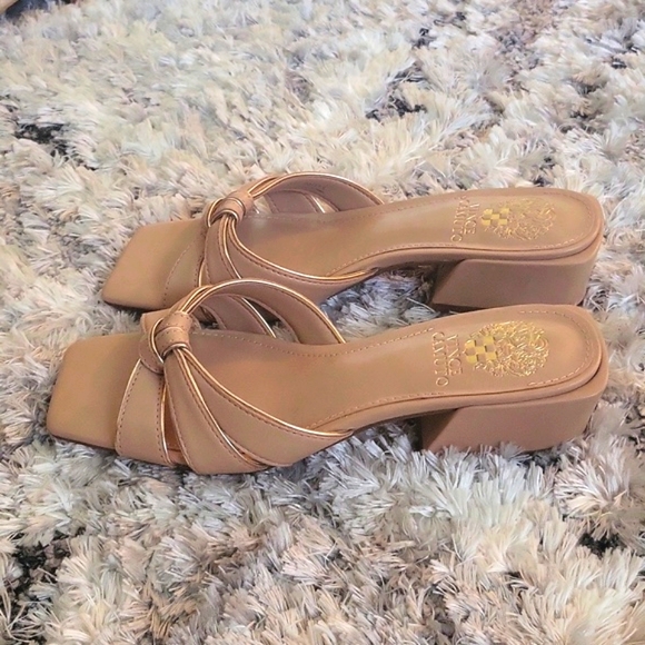 Vince Camuto sandals - Picture 3 of 5